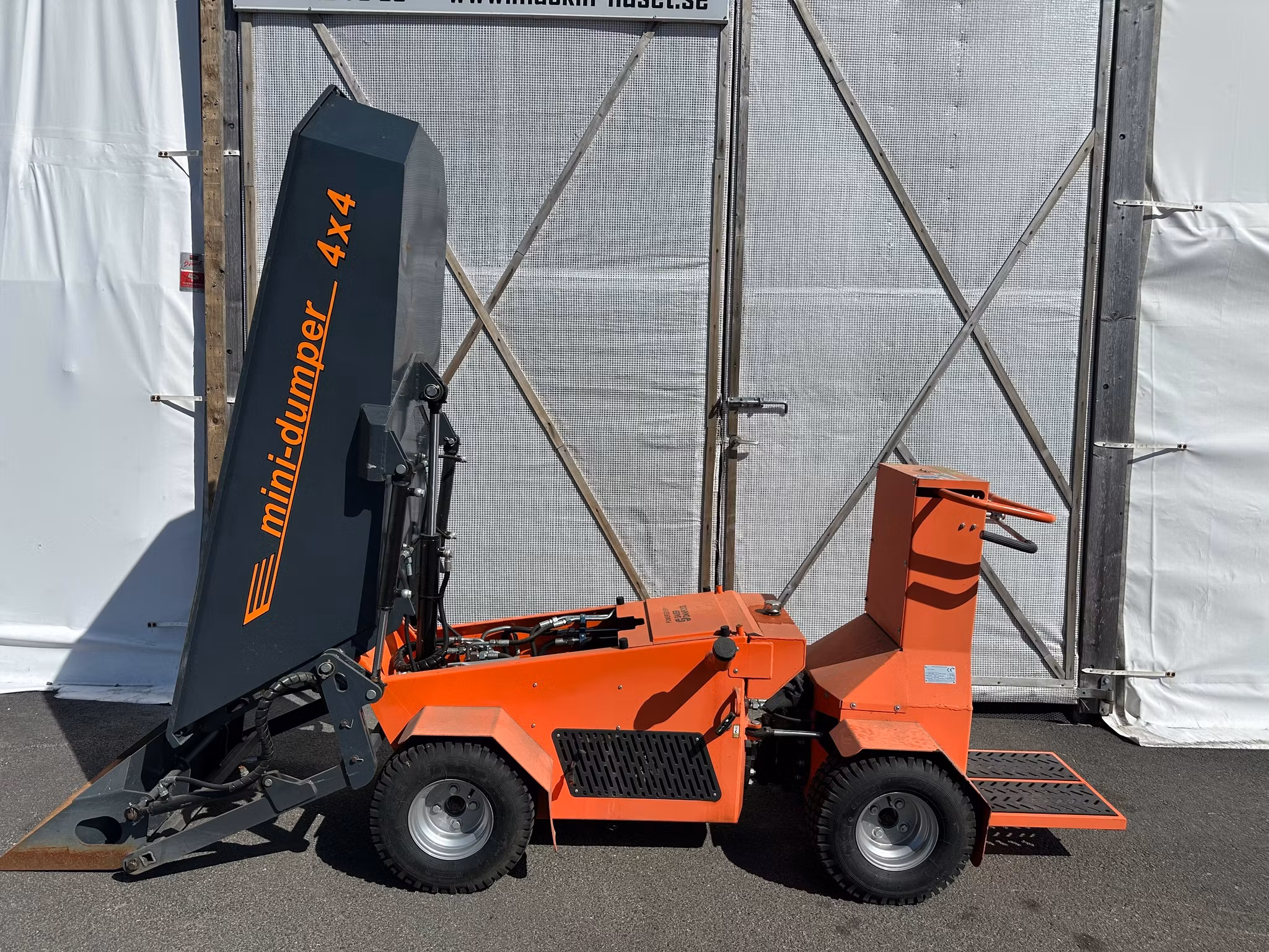 Självlastande dumper lastkap 1600kg Bernards Mashinery RCD1600
