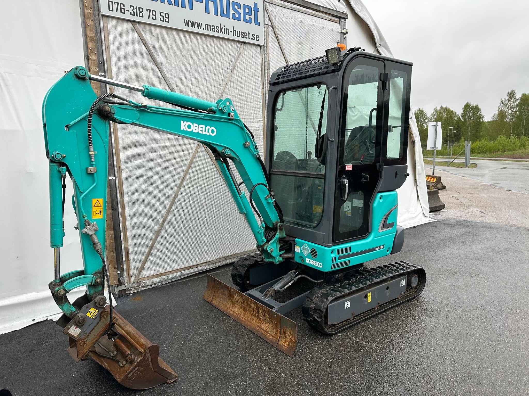 Kobelco SK17SR-3