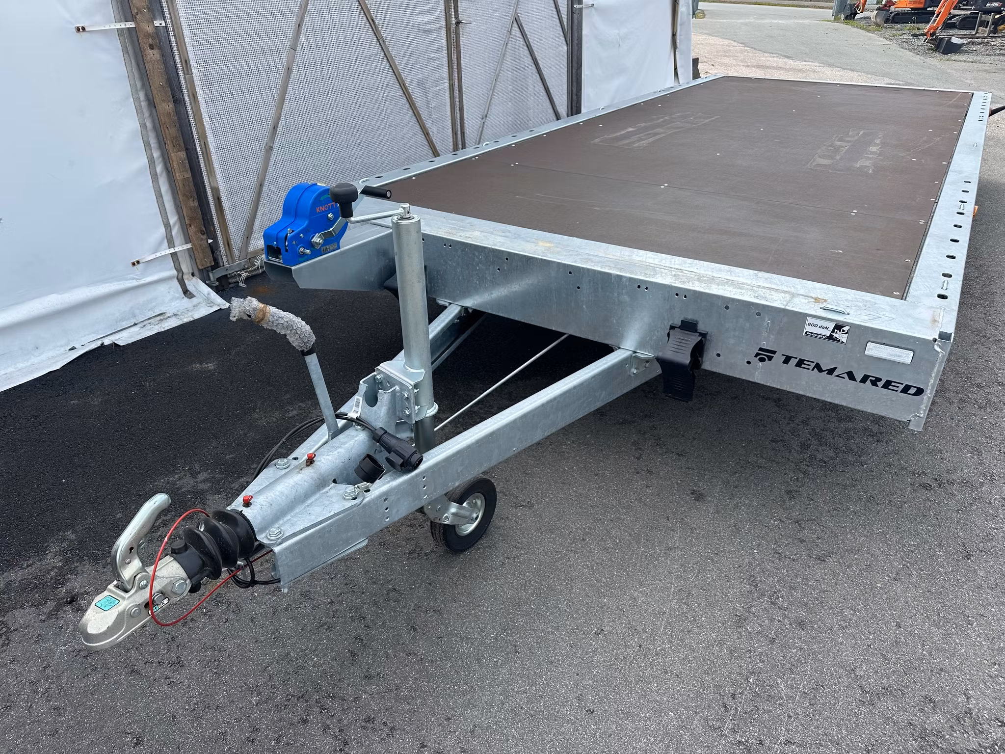 Plattformssläp / maskinsläp 5121 / 2700kg