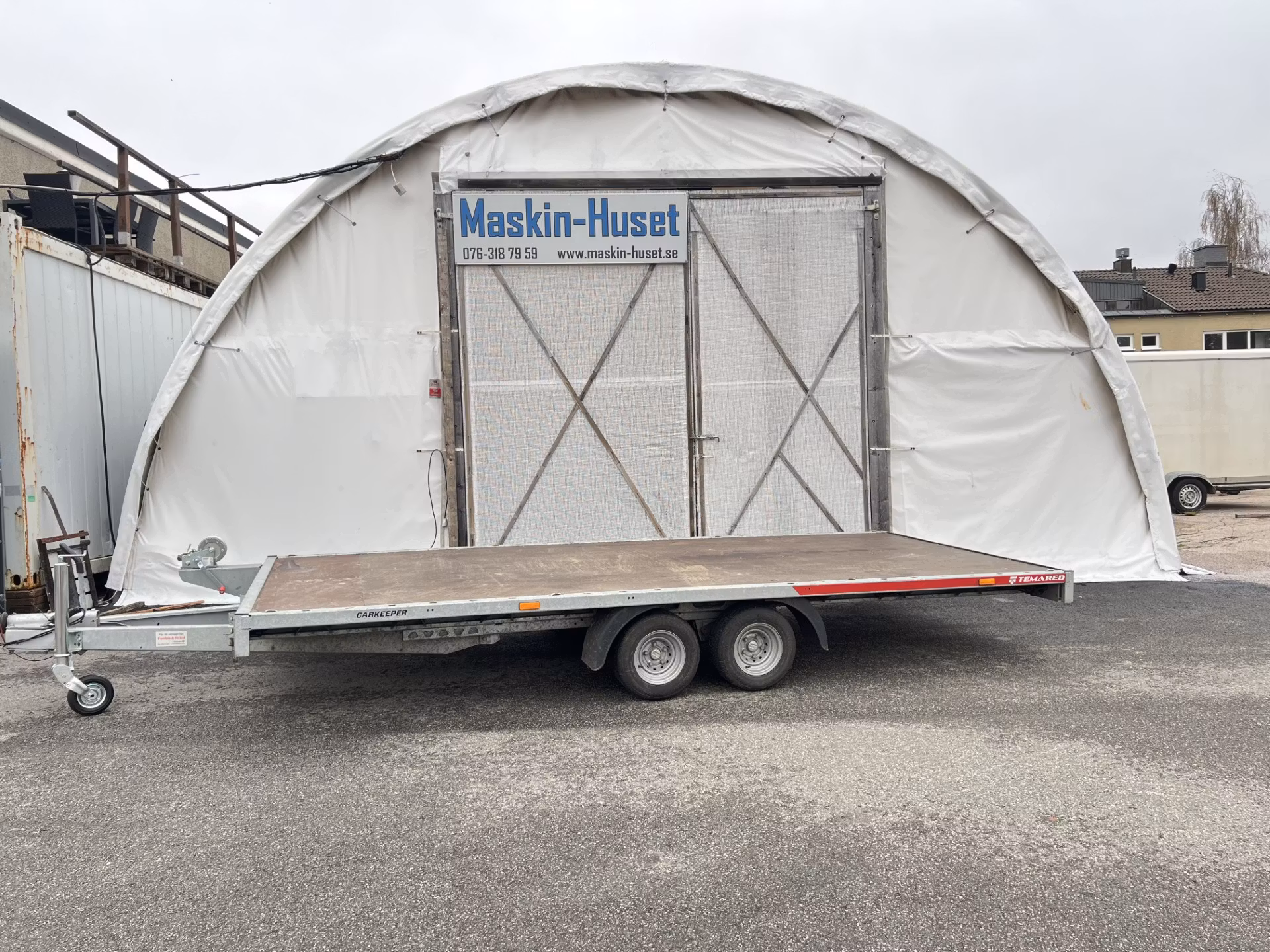 Maskinsläp / plattformssläp 2700kg med tippflak