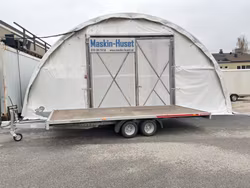 Maskinsläp / plattformssläp 2700kg med tippflak