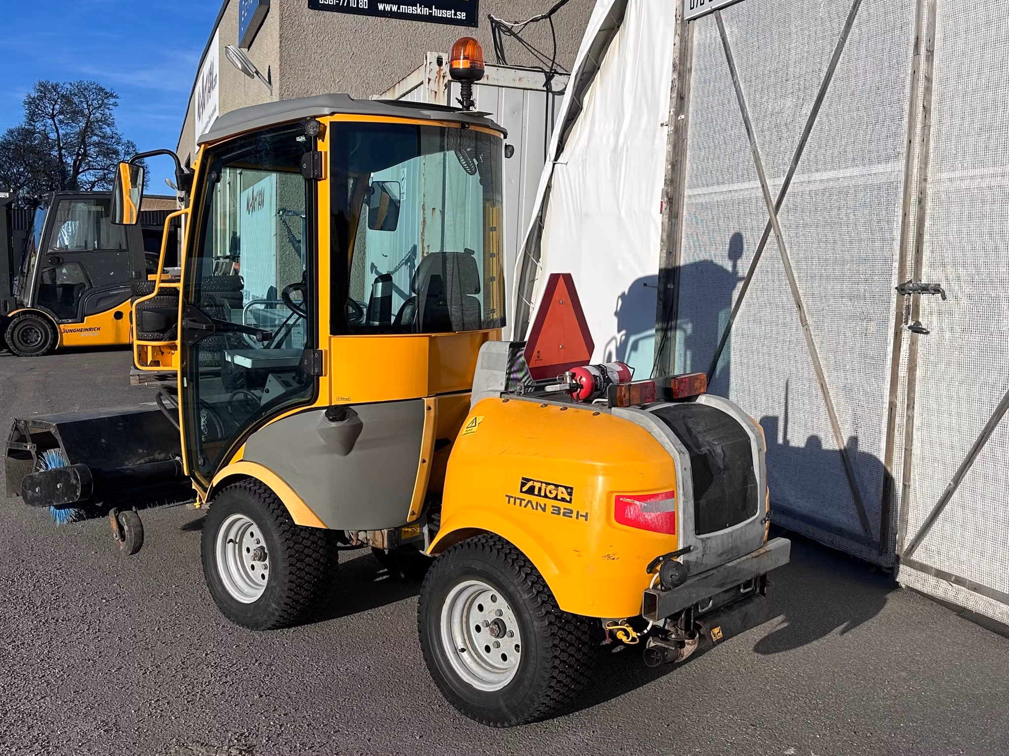 Stiga Titan 32H Redskapsbärare