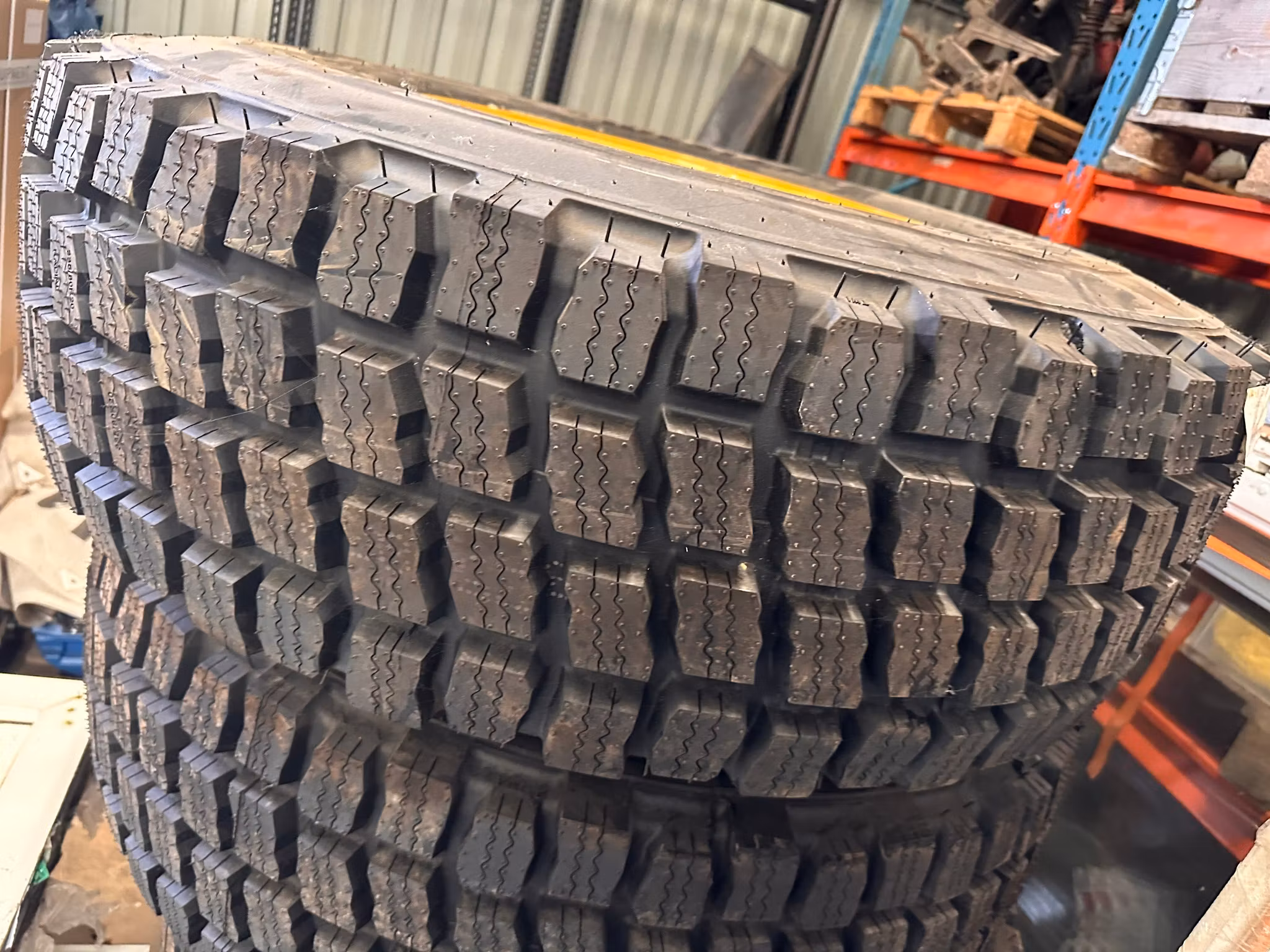 Däck Sajpade M+S vinter 335/80-20" / 4st till Lastmaskin mm