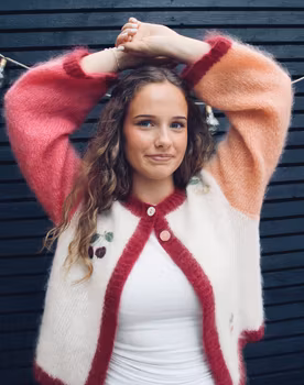 Sweet Cherry (Dame) - Strikkeoppskrift