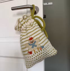 Påskehøna, Broderi- og garnpakke