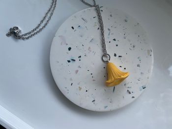 Halsband Kantarell