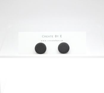 Enkla matta studs (svart) flera storlekar