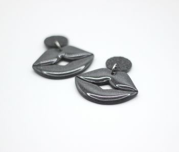 Läppar (mörkgrå/metallic/gloss)