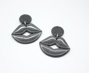 Läppar (mörkgrå/metallic/gloss)