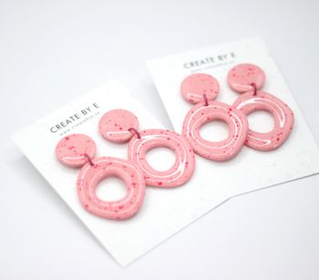 Uneven circle (rosa/hallonstänk gloss)
