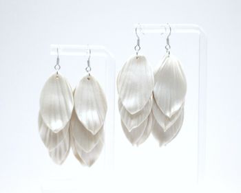 ByE flower (white/metallic)