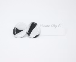 Studs (svart/vit gloss)