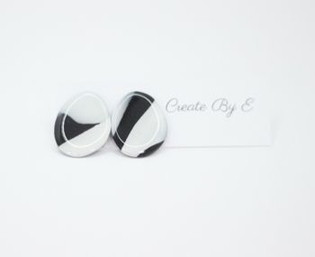 Studs (svart/vit gloss)