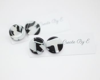 Studs (svart/vit gloss)