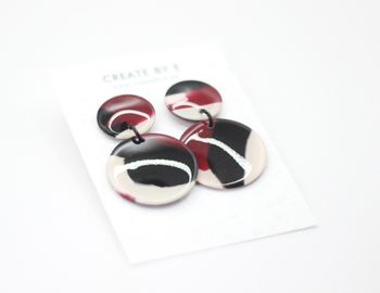 Glossy circle (svart/vinröd melerad)