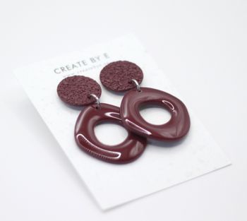 Uneven circle (vinröd/gloss)