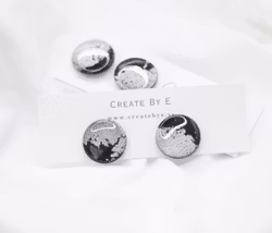 Glossy studs (svart/silver) 1,5cm