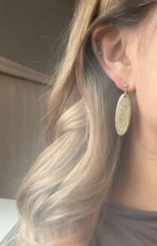 Oval (Svart/glitter/gloss/guld)