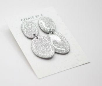 Glossy stone (glitter/silver)