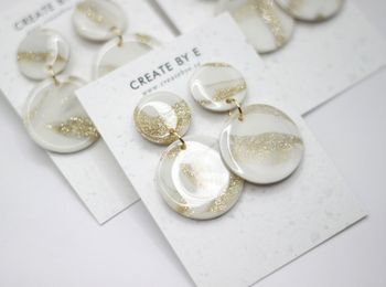 Glossy circle (vit/guldglitter)