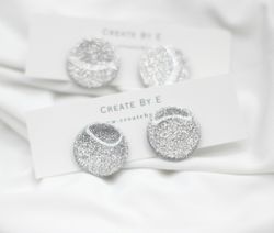 Glossy studs (silver/glitter) 2cm