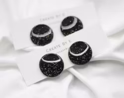 Glossy studs (svart/glitter)