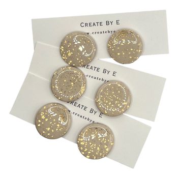 Glossy studs (beige/guldstänk) 2cm
