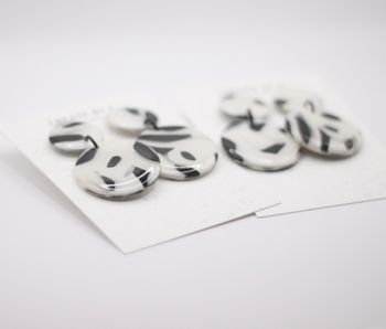 Glossy circle (svart/vit)