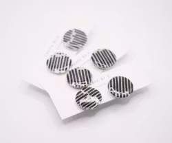 Glossy studs (ränder) 2cm