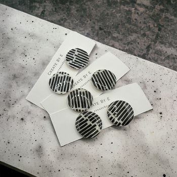 Glossy studs (ränder) 2cm