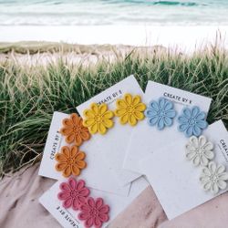 Blommor studs (flera färgval)