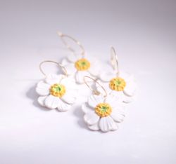 Vita blommor på ring