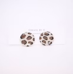 Glossy studs (leo)