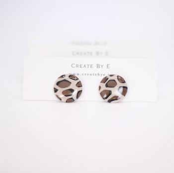 Glossy studs (leo)