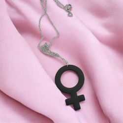 Mattsvart kvinnosymbol (halsband)