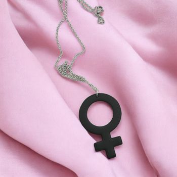 Mattsvart kvinnosymbol (halsband)