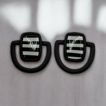 Studs (svart/randig)