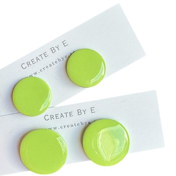 Glossy studs (wasabi)