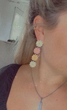 Blommor på rad (vit/gul)