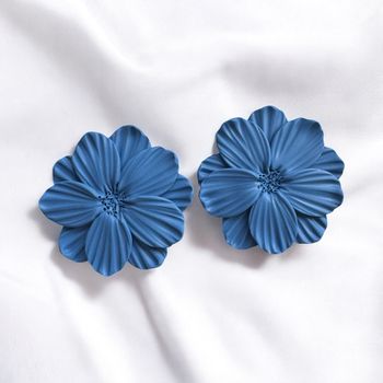 Större blommor studs (blå)