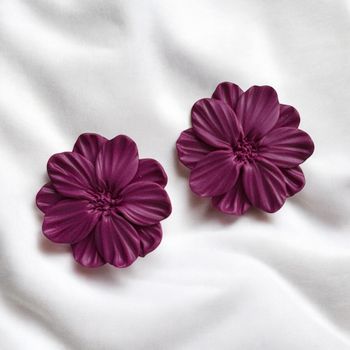 Blommor studs (magenta) 4cm