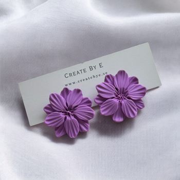 Blommor studs (lila) 2,5cm