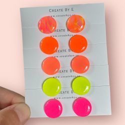 Studs (neon/gloss) flera färgval