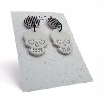 Dödskalle/randig glossig stud