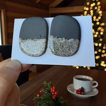 Studs (mattsvart/glittergloss)