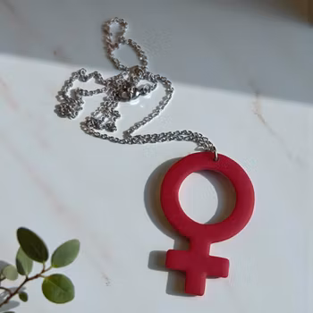 Kvinnosymbol (röd) halsband