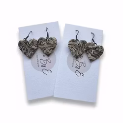 Glossiga hjärtan på krok