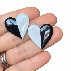 Glossiga hjärtan (svart/vit)