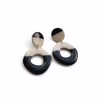 Uneven circle (svart/vit) gloss