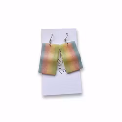 Sockriga remmar på krok